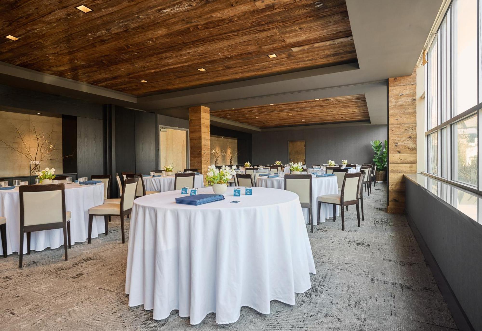 The Watershed Norwalk Hotel Exterior photo
