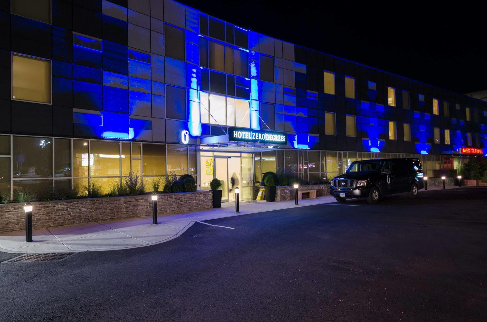 The Watershed Norwalk Hotel Exterior photo